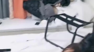 19岁玩抖音的网红小美眉洗完鸳鸯浴做爱手机没电了也没搞射