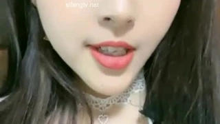 嫩妹被插到喊爸爸操我