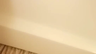 仔细观察最喜欢自慰的乌拉酱的阴部 Ura