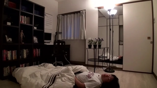 小胸部的女同性恋少女沉迷于阴道拳交和阴部口交