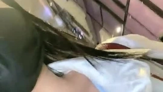 警花张瑾瑜澳门小酒店一楼大厅前台旁开门啪啪
