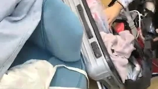 样子很淫骚的国人妹子到国外不好好读书和打扮得很文艺的大龄老外做爱